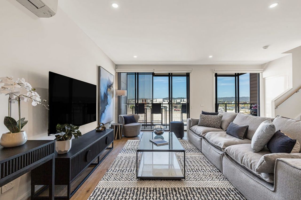 Castaway Villa | Luxe on the Marina Walk to Beach