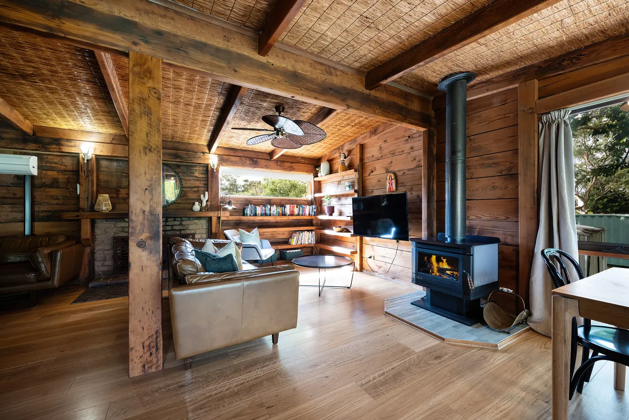 Wattlewood  | Mid Century Chic with Outdoor Serenity