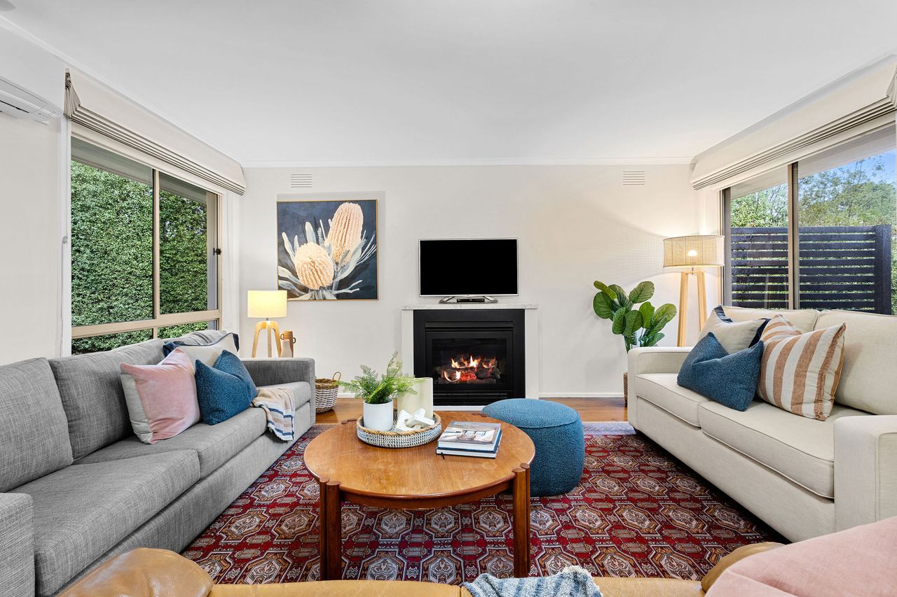 Saltwater Sanctuary | Fireplace & Walk to Beach